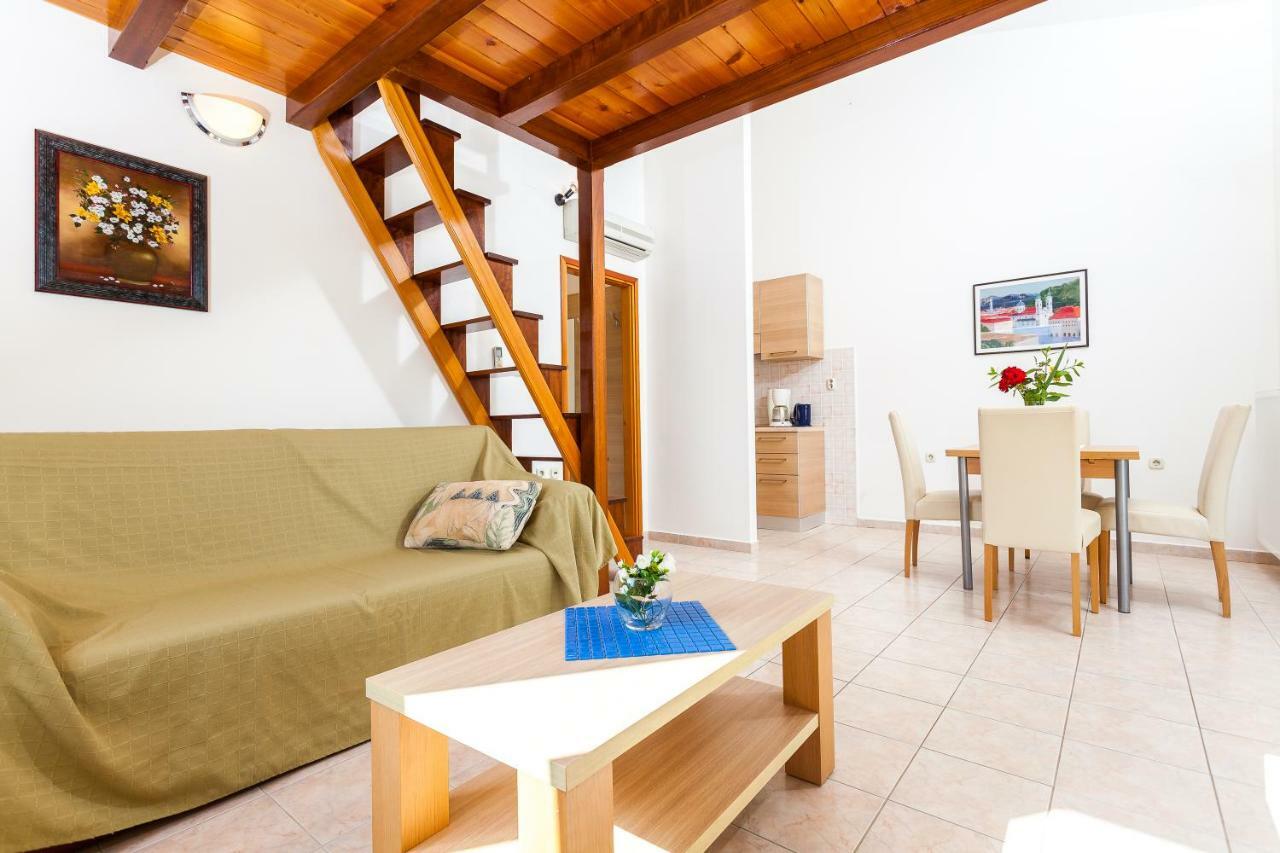 Villa Matic Vela Luka Buitenkant foto